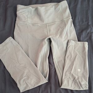 LULULEMON Size 8 In Focus Run Tight Frosted Mulberry Women's